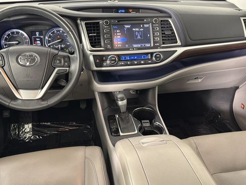 Used 2015 Toyota Highlander Limited w/ Driver Technology Package FWD image 29