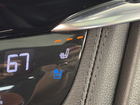 Used 2023 Cadillac XT6 Sport w/ Technology Package AWD/4WD image 29