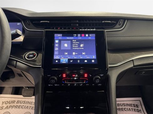 Used 2023 Jeep Grand Cherokee Altitude image 22