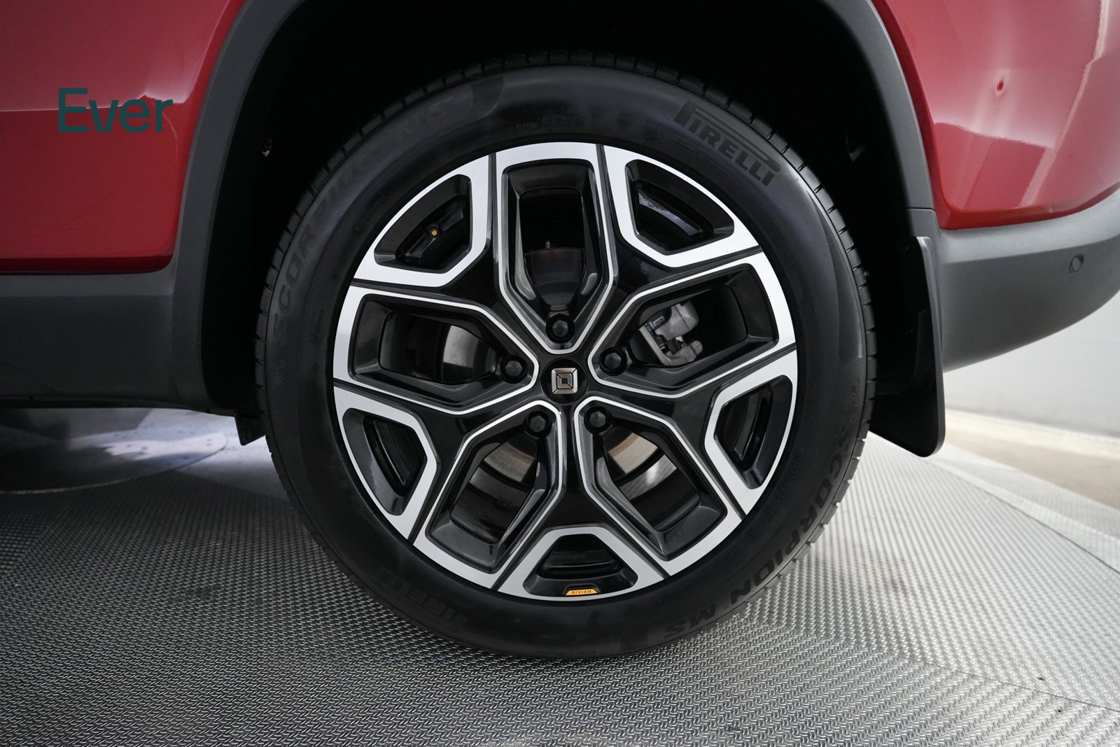 Used 2025 Rivian R1S Adventure Dual AWD/4WD image 9