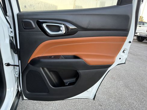 Used 2024 Jeep Compass Limited w/ Sun and Sound Group image 17