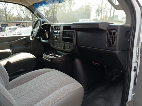 Used 2017 GMC Savana 2500 image 11