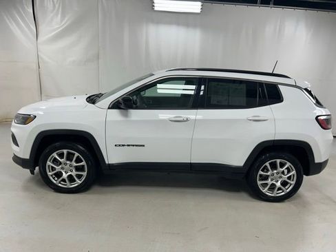 Used 2023 Jeep Compass Latitude AWD/4WD image 8
