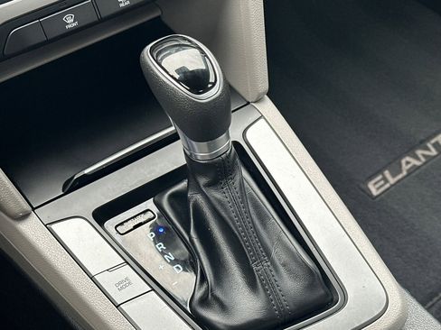 Used 2018 Hyundai Elantra SEL w/ Cargo Package image 17