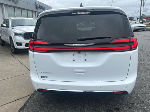 New 2026 Chrysler Pacifica Select image 14