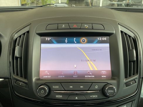Used 2015 Buick Regal Premium w/ Experience Buick Package FWD image 3