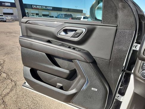 Used 2022 Chevrolet Suburban RST w/ Luxury Package AWD/4WD image 16