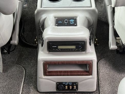 Used 2010 Chevrolet Express 2500 Extended w/ Preferred Equipment Group RWD image 25