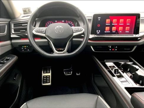 Certified 2025 Volkswagen Atlas Peak Edition SE AWD/4WD image 11