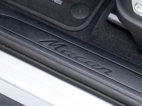 Certified 2025 Porsche Macan AWD/4WD image 14