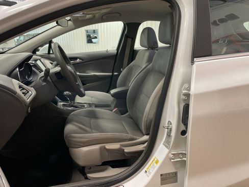 Used 2017 Chevrolet Cruze LT FWD image 14