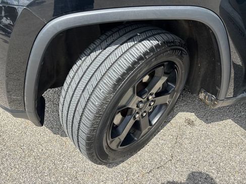 Used 2021 Jeep Grand Cherokee Freedom Edition RWD image 31