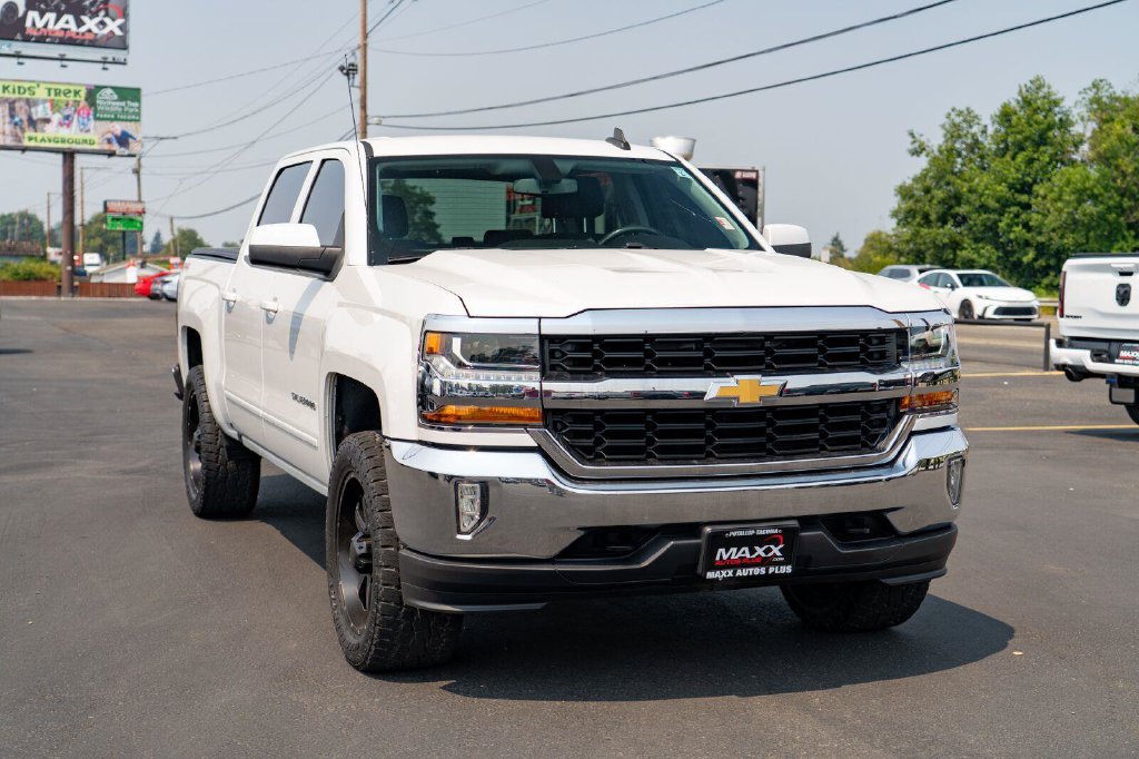 Used 2018 Chevrolet Silverado 1500 LT w/ LT Eassist Package AWD/4WD image 2