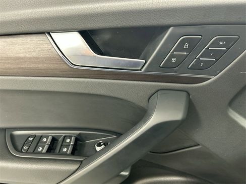Used 2022 Audi Q5 2.0T Premium w/ Convenience Package image 11