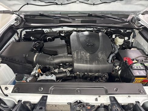 Used 2022 Toyota Tacoma TRD Sport image 4