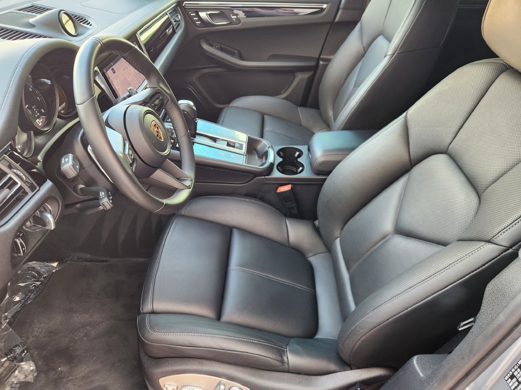 Used 2023 Porsche Macan Turbo AWD/4WD image 13