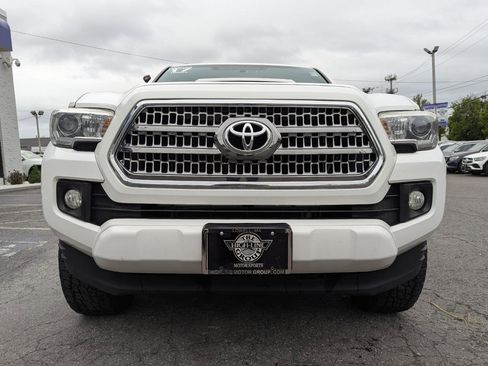 Used 2017 Toyota Tacoma TRD Sport w/ Tow Package (A/T) AWD/4WD image 4