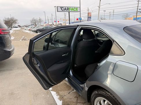 Used 2021 Toyota Corolla LE image 19