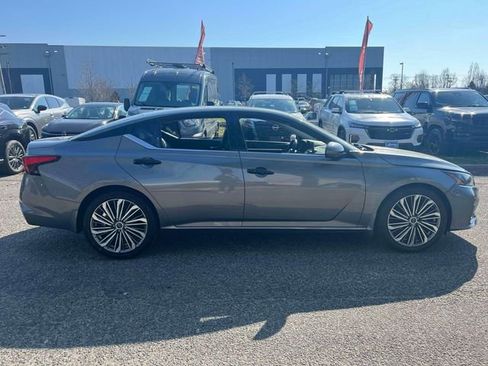 Used 2023 Nissan Altima 2.5 SL image 5
