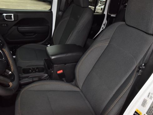 Used 2024 Jeep Gladiator Sport AWD/4WD image 32
