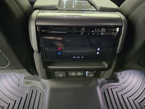 Used 2024 Jeep Wagoneer 4WD w/ Rear Seat Video Group 1 image 36