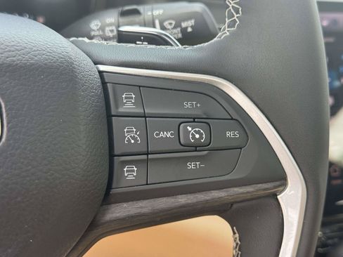Used 2024 Jeep Grand Cherokee Limited AWD/4WD image 21