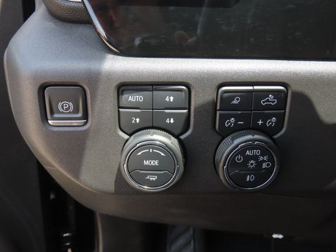 Used 2022 Chevrolet Silverado 1500 LTZ AWD/4WD image 26
