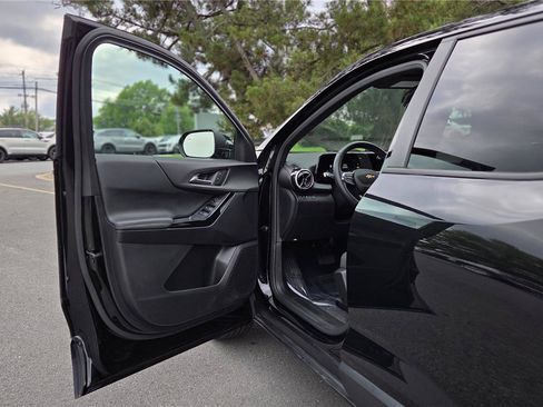 Used 2025 Chevrolet Equinox LT AWD/4WD image 12