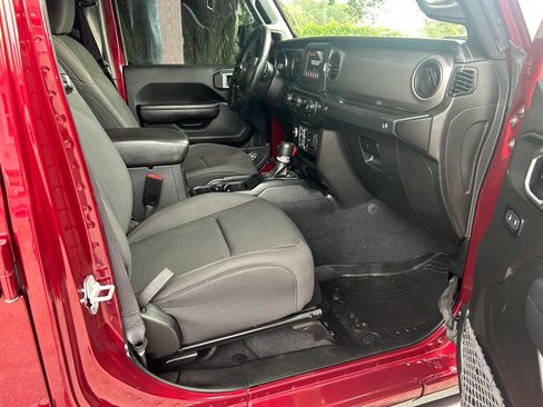 Used 2022 Jeep Gladiator Sport AWD/4WD image 10
