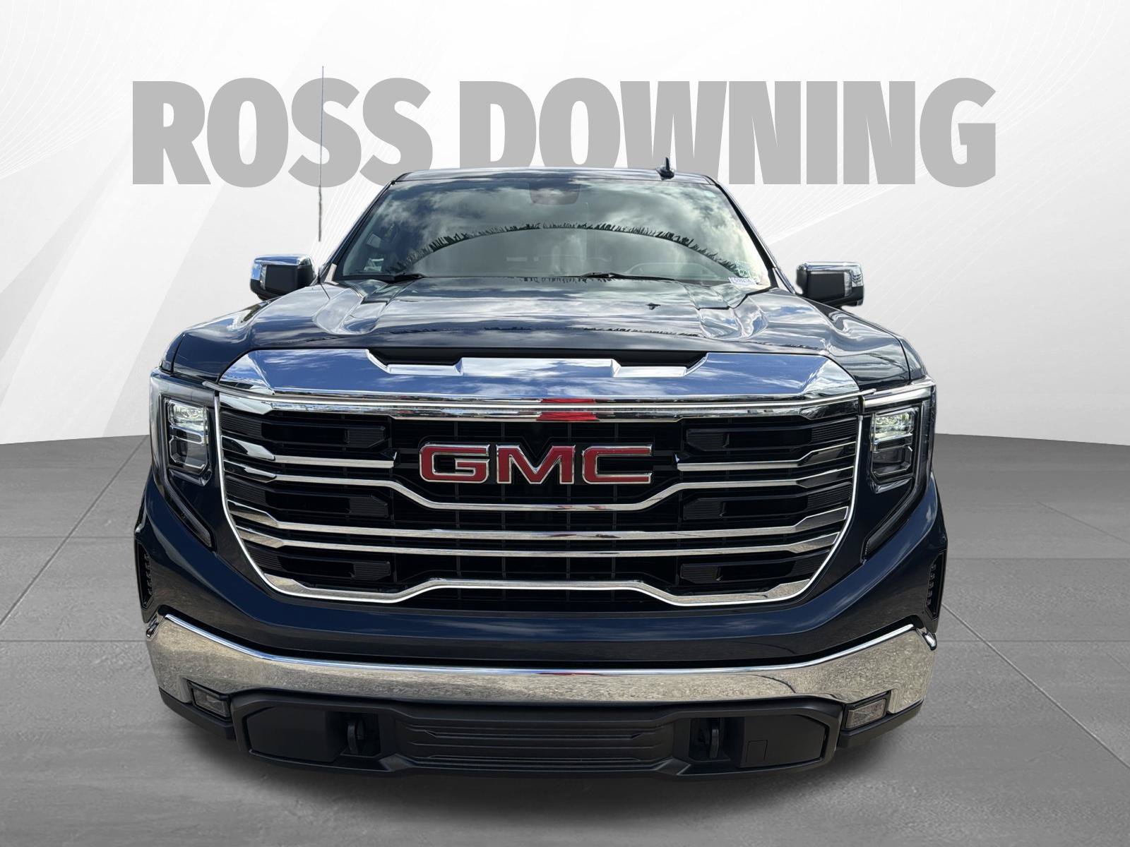 Used 2023 GMC Sierra 1500 SLT AWD/4WD image 2
