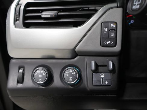 Used 2015 Chevrolet Tahoe LT AWD/4WD image 32