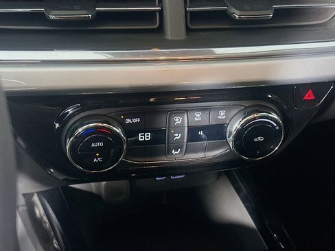 Used 2025 Chevrolet Trax LT image 23