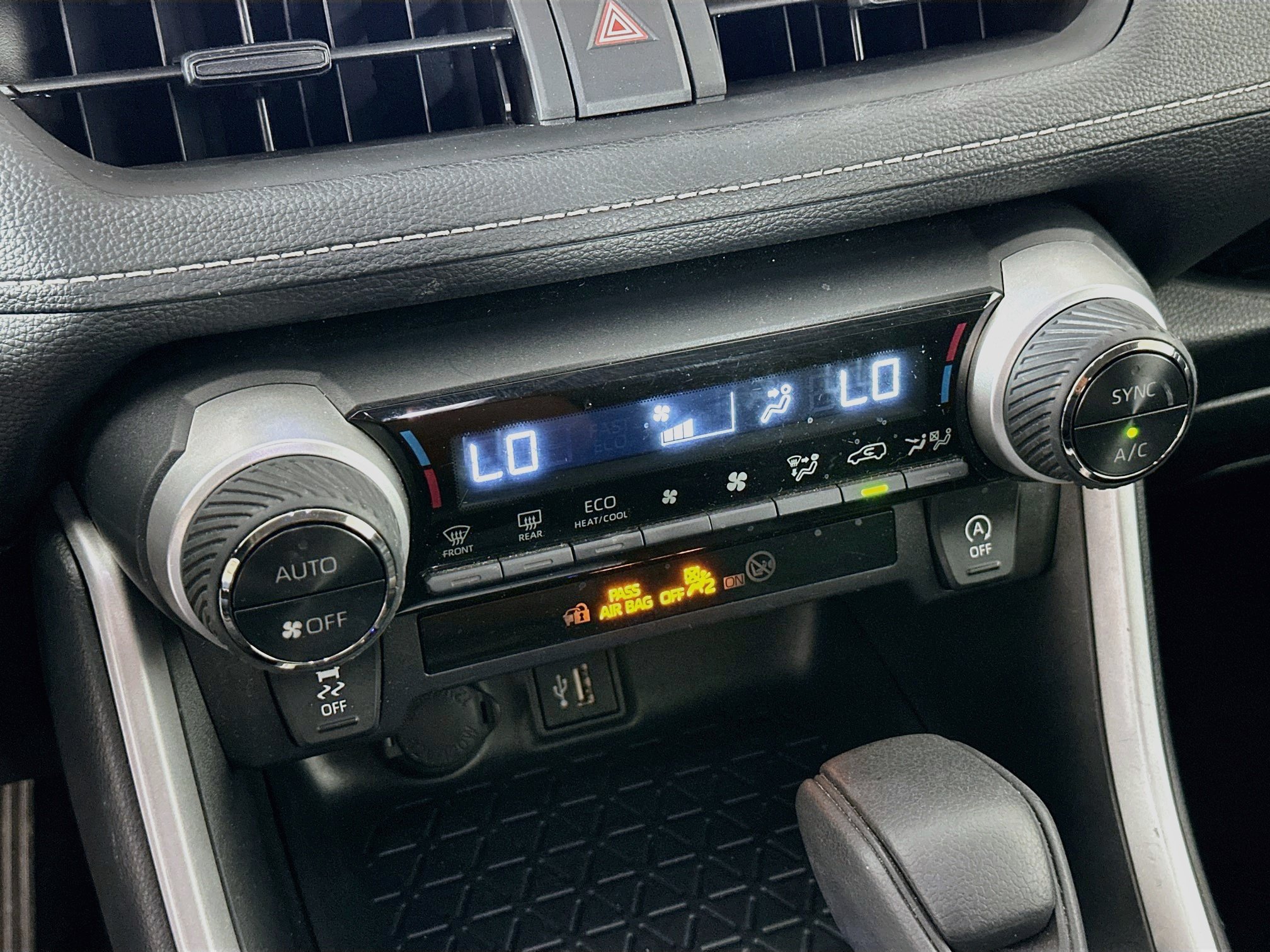 Used 2025 Toyota RAV4 XLE FWD image 23