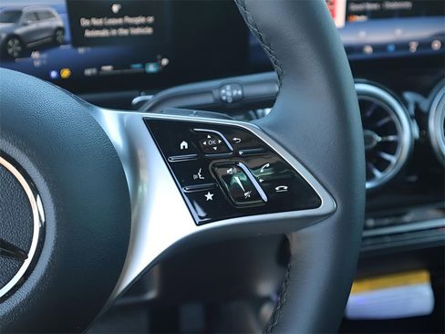 New 2026 Mercedes-Benz GLB 250 4MATIC image 39