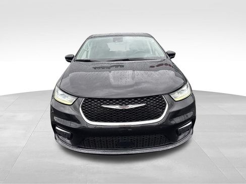 Used 2023 Chrysler Pacifica Touring-L FWD image 8
