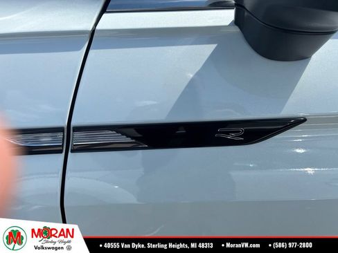 Used 2022 Volkswagen Tiguan SEL R-Line AWD/4WD image 11
