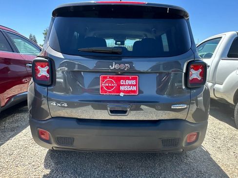 Used 2020 Jeep Renegade Latitude w/ UConnect 8.4 Nav Group AWD/4WD image 7