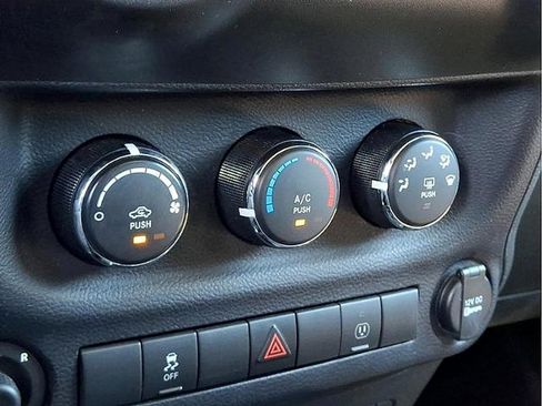 Used 2015 Jeep Wrangler Unlimited Sahara w/ Connectivity Group AWD/4WD image 12