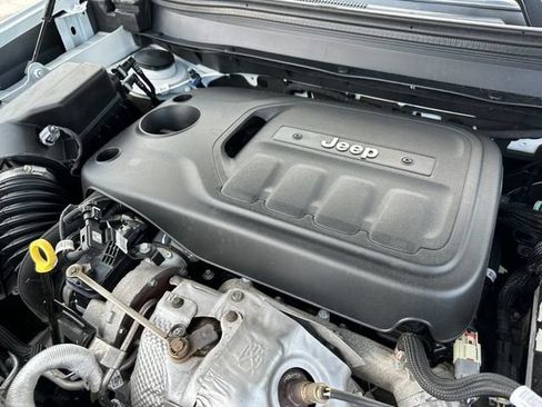 Used 2019 Jeep Cherokee Limited AWD/4WD image 34