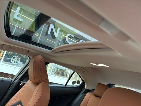 Used 2022 Lexus UX 200 w/ Premium Package FWD image 10