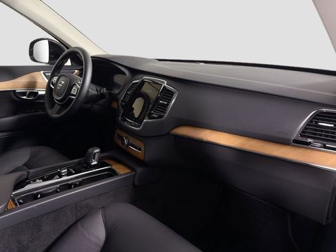 Certified 2024 Volvo XC90 B6 Plus AWD/4WD image 28