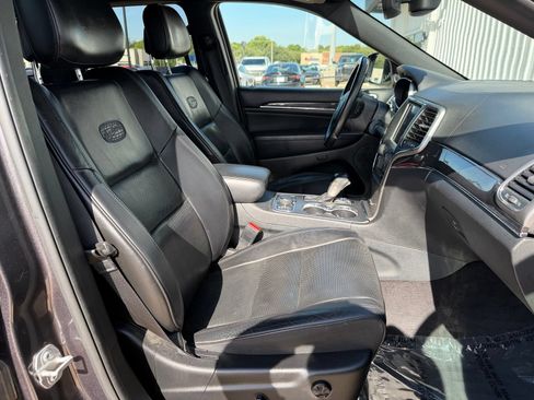 Used 2018 Jeep Grand Cherokee Overland AWD/4WD image 25
