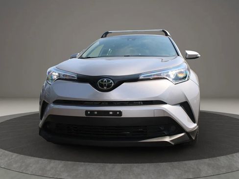 Used 2019 Toyota C-HR XLE image 4