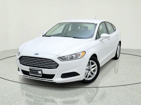Used 2015 Ford Fusion SE FWD image 3