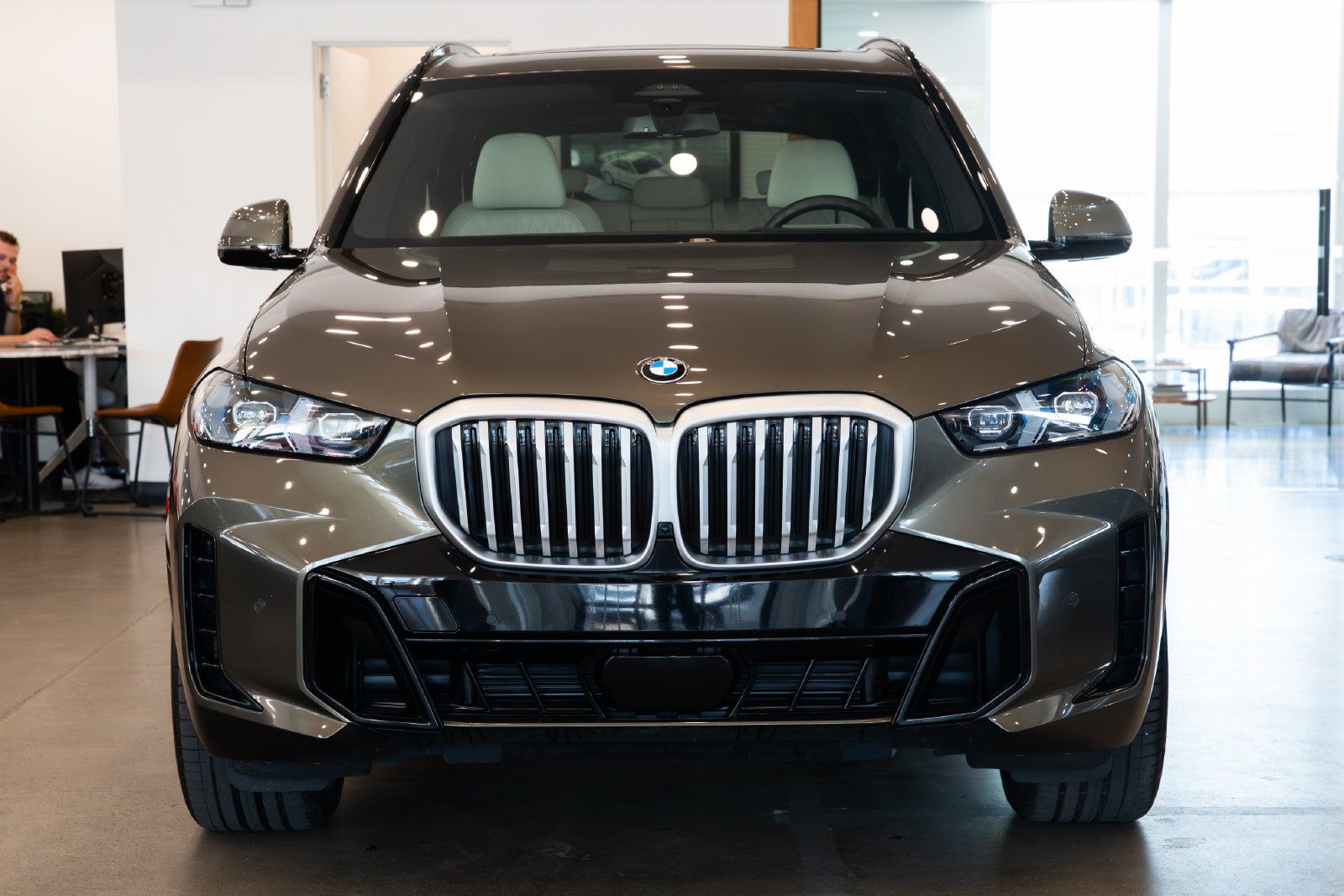 Used 2024 BMW X5 xDrive40i w/ M Sport Package AWD/4WD image 2