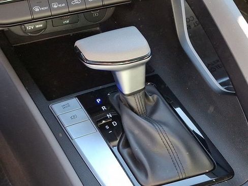 Used 2024 Hyundai Elantra SEL image 17