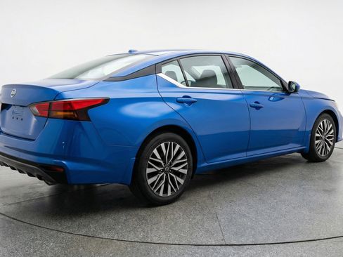 Used 2025 Nissan Altima 2.5 SV image 9