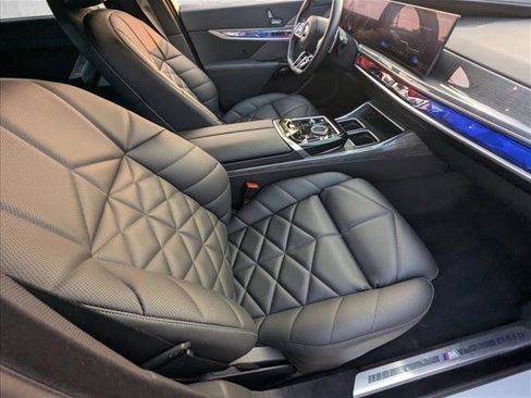 Certified 2025 BMW 740i 740i w/ Premium Package image 22