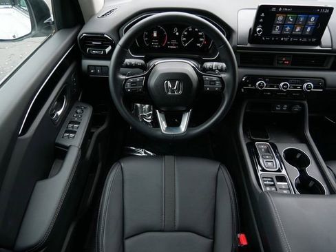 Used 2025 Honda Pilot EX-L image 12