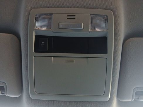 Used 2018 Toyota Tacoma SR5 RWD image 7